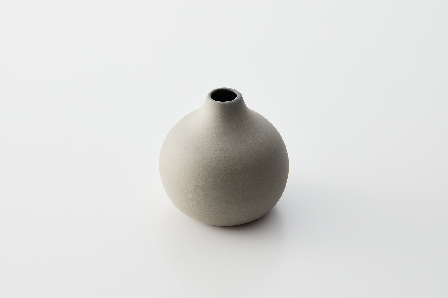 Kikusho Pottery onion vase