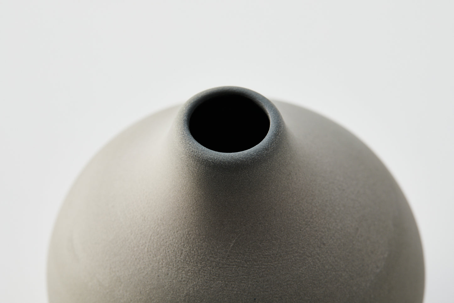 Kikusho Pottery onion vase